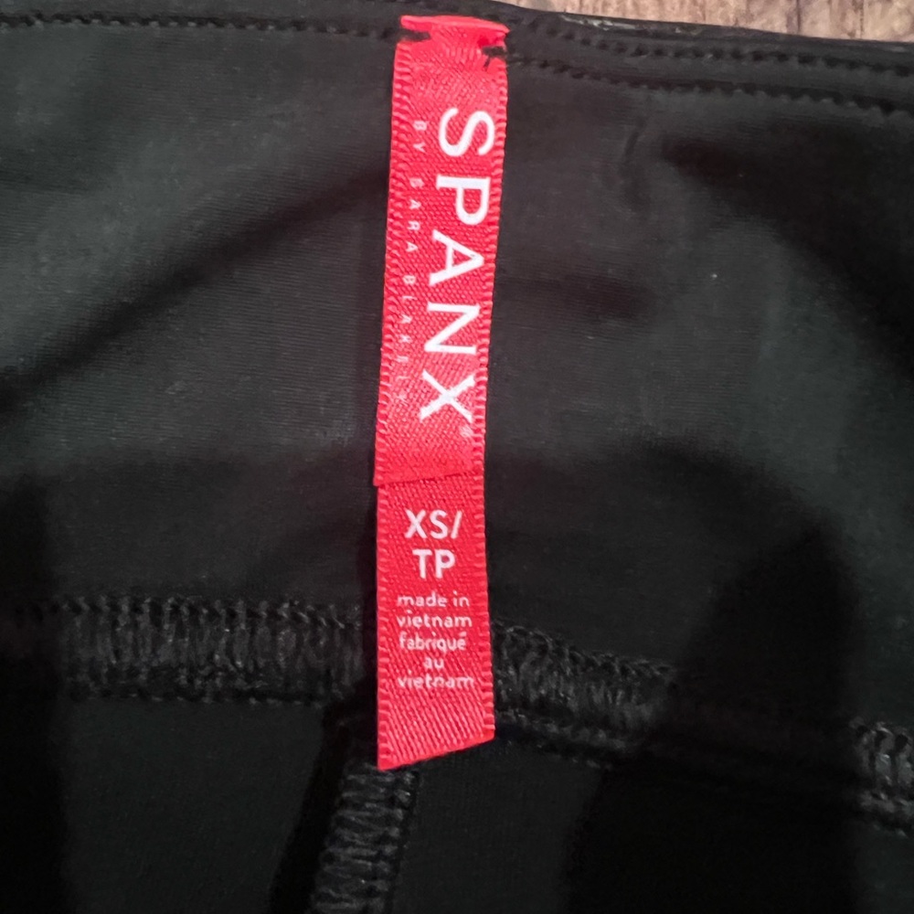 NWT SPANX Faux Leather Leggings, XS - Picture 6 of 9